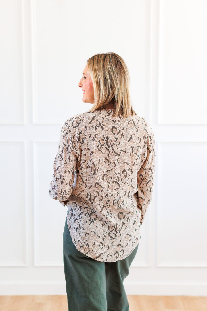 Z SUPPLY: FROSTED PEARL SNAKE PRINT BUTTON-UP BLOUSE