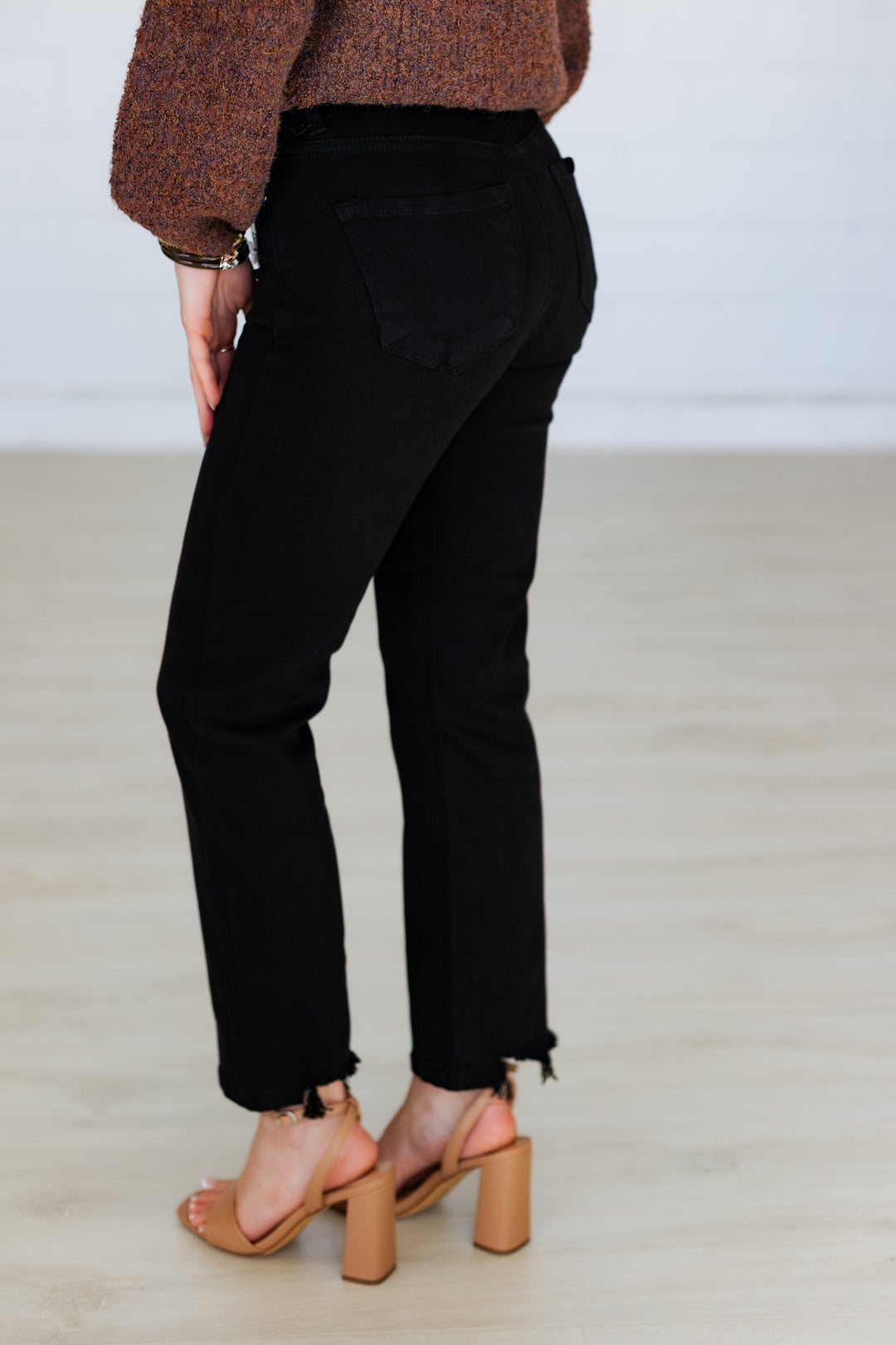RISEN: BLACK HIGHRISE CROP STRAIGHT JEAN