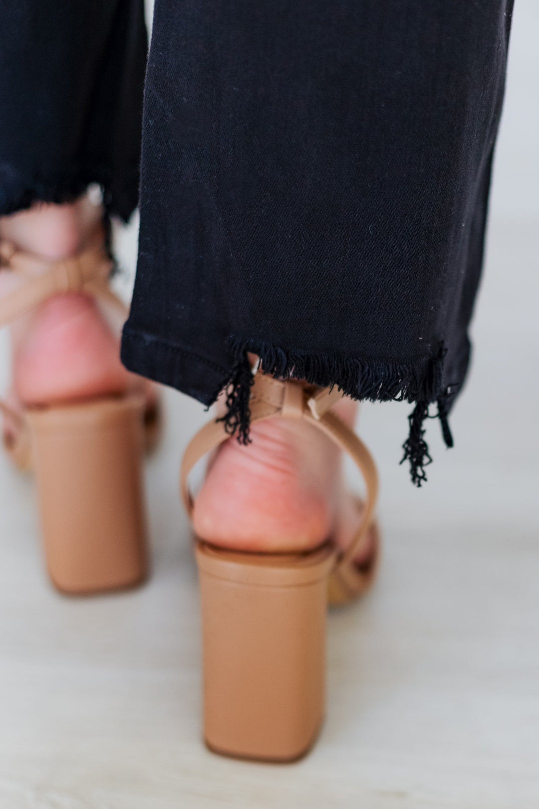 RISEN: BLACK HIGHRISE CROP STRAIGHT JEAN