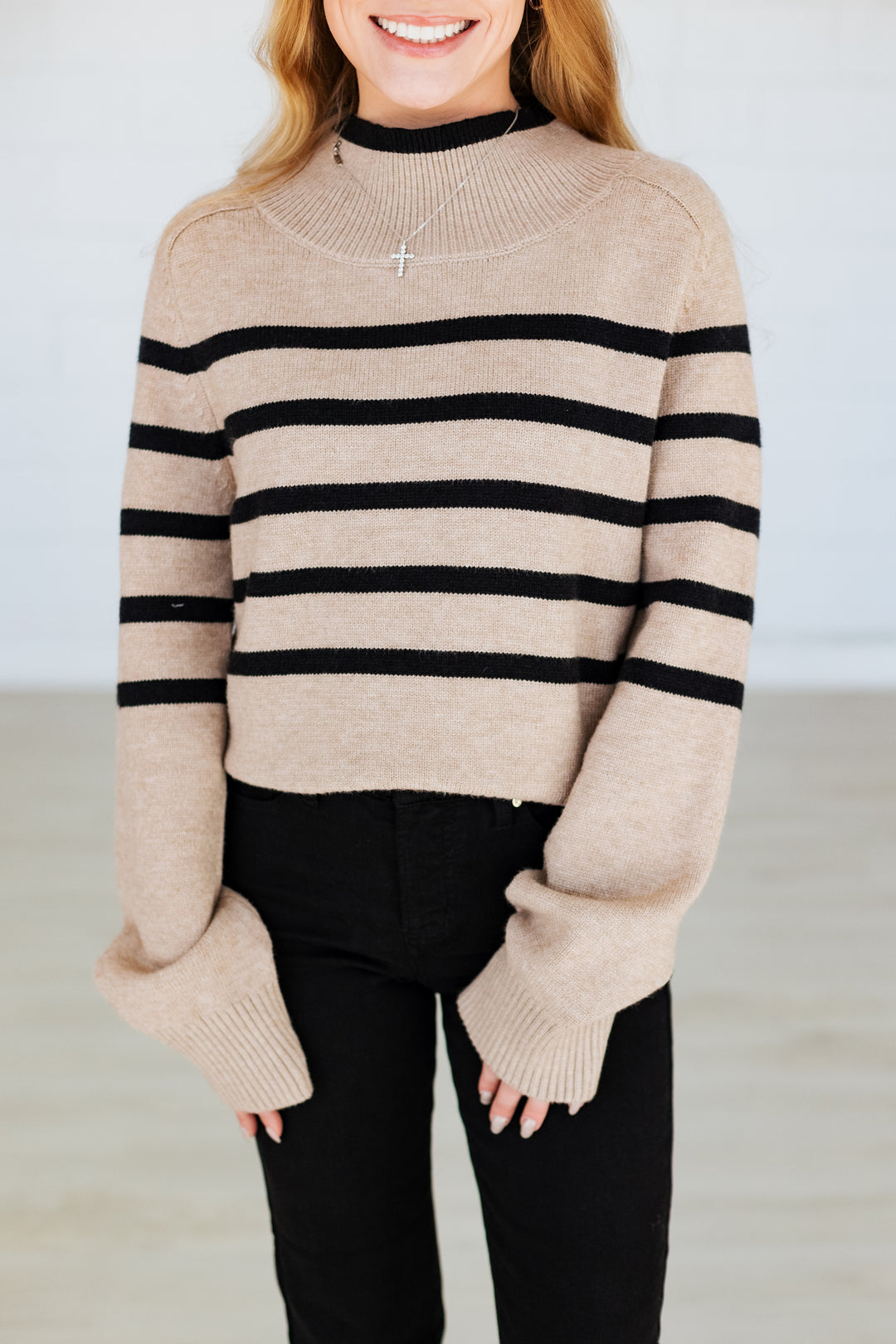 LATTE STRIPED TURTLENECK SWEATER