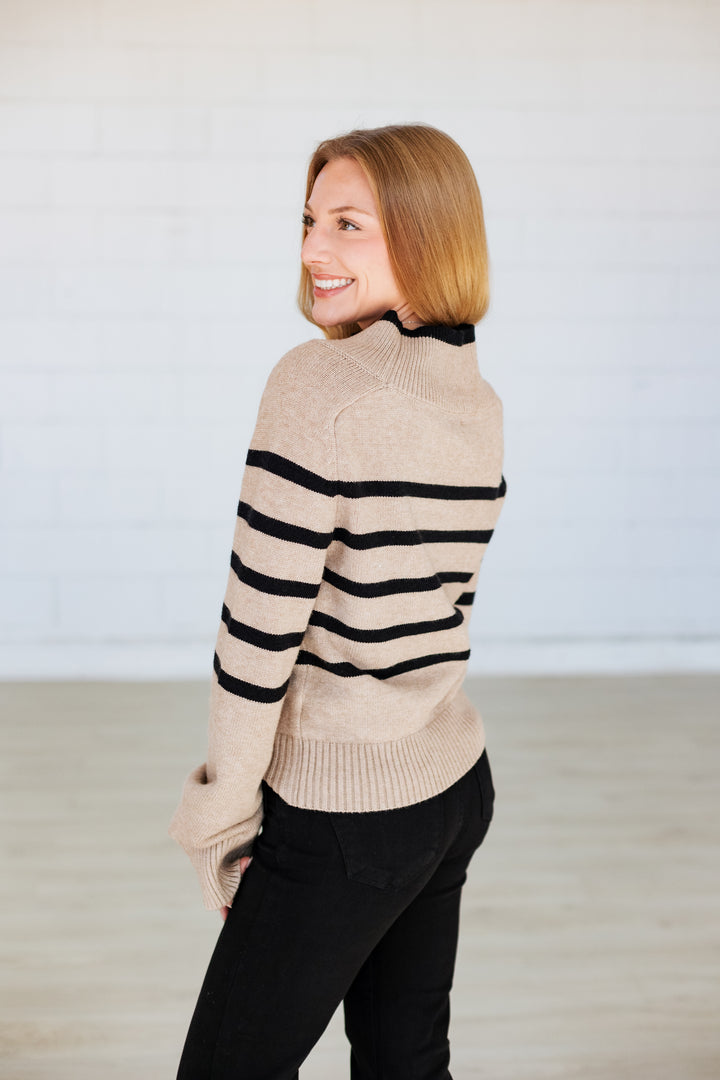 LATTE STRIPED TURTLENECK SWEATER