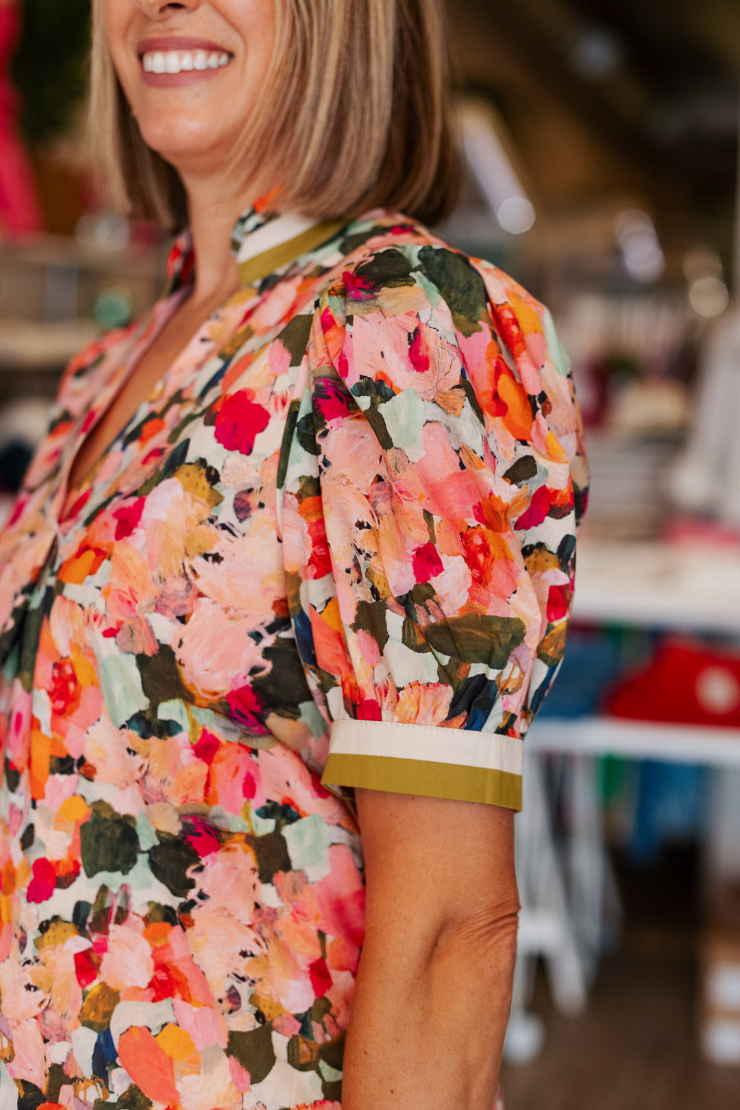 WATERCOLOR FLORALS PUFF SLEEVE TOP