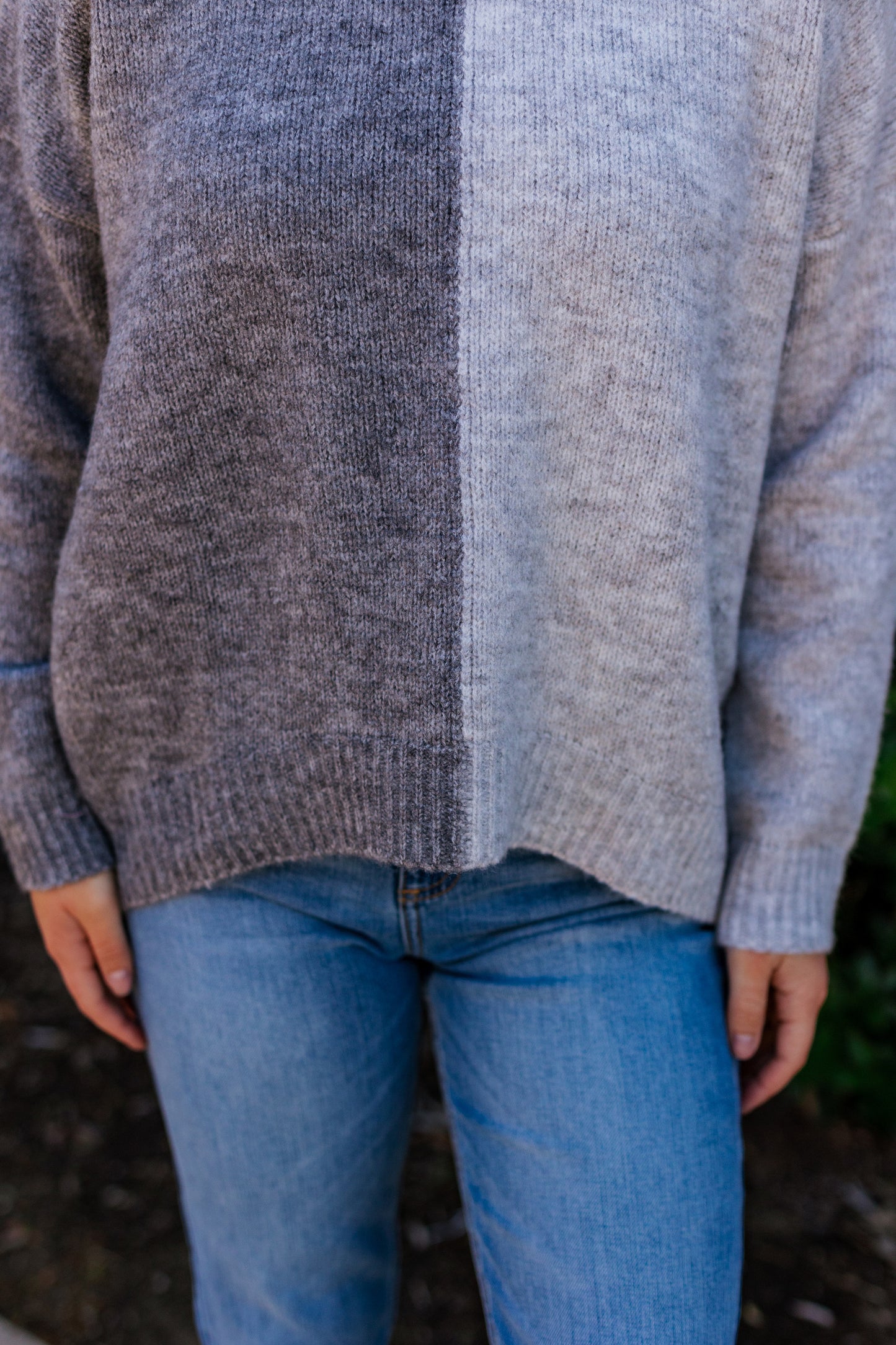 WARM DOWN COLOR BLOCK SWEATER GREY