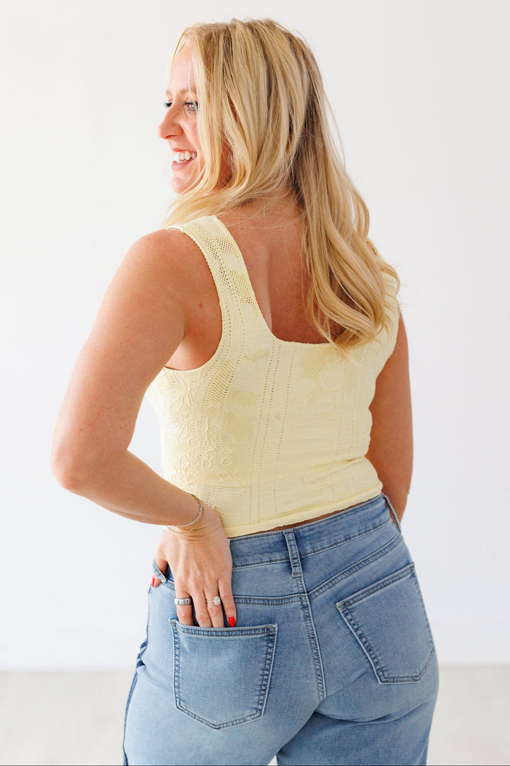 NIKIBIKI: LACE TEXTURE SQUARE TANK TOP - PALE BANANA