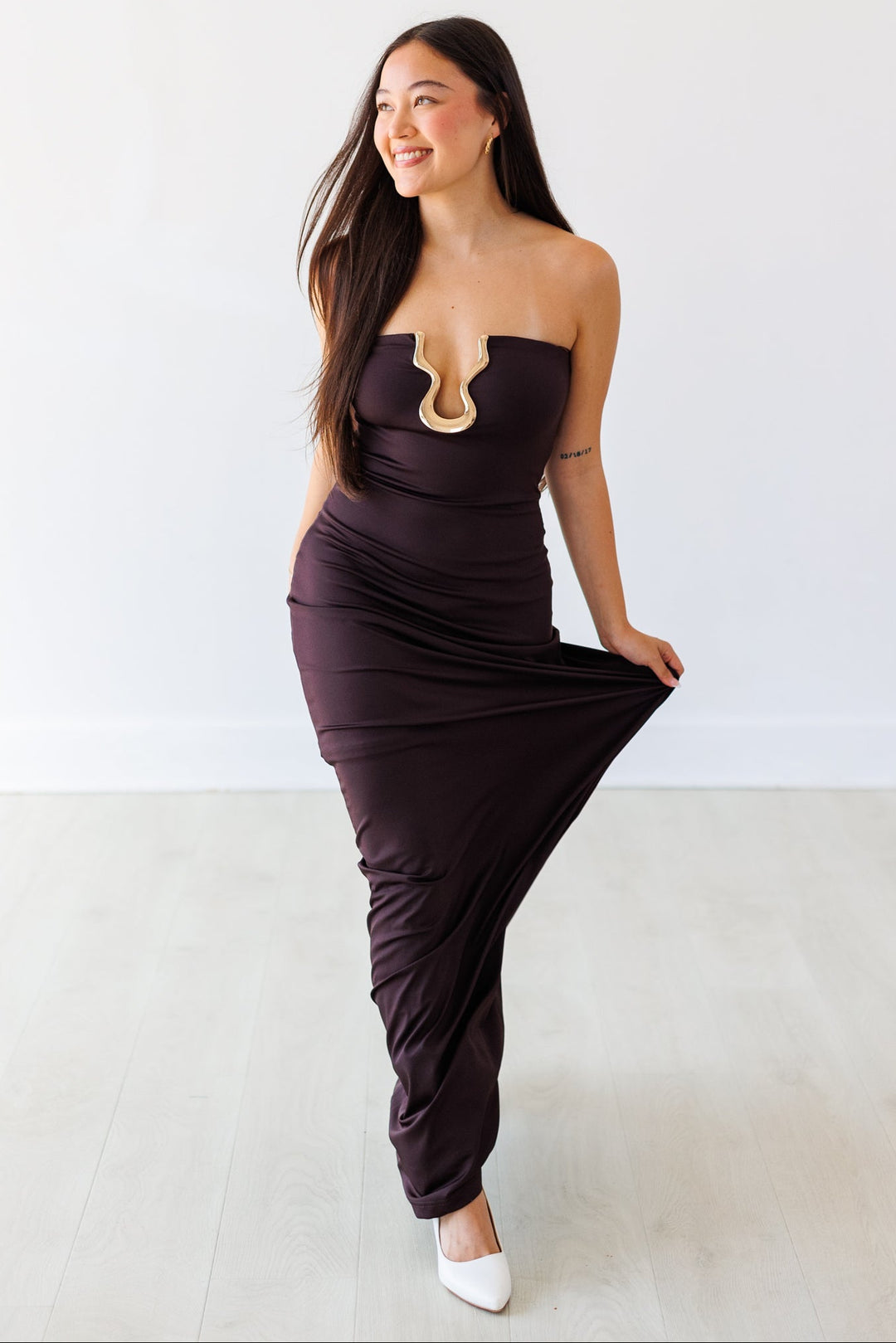 STRAPLESS KEYHOLE BODYCON DRESS