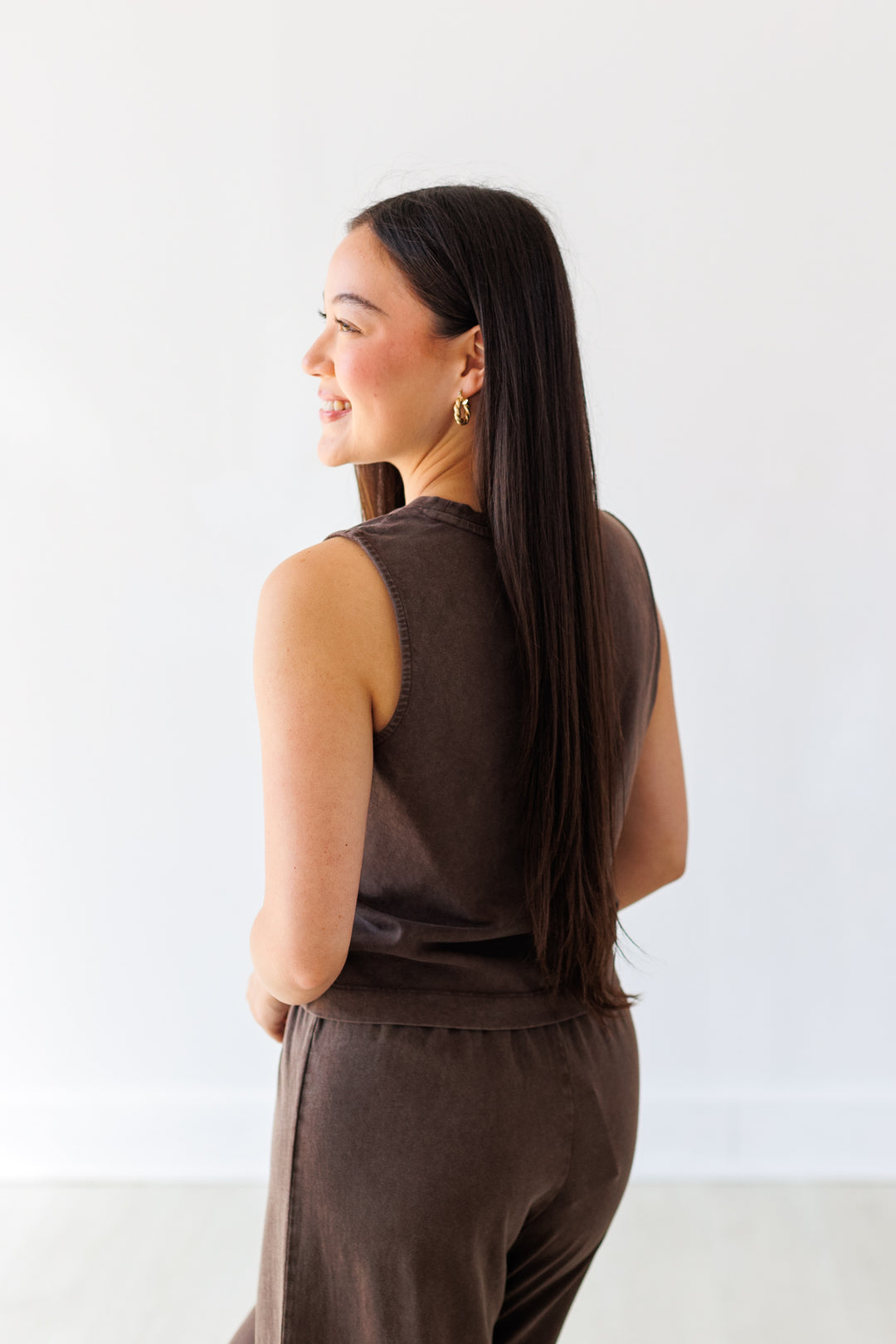 Z SUPPLY: DARK CHOCOLATE SLOANE JERSEY MUSCLE TANK