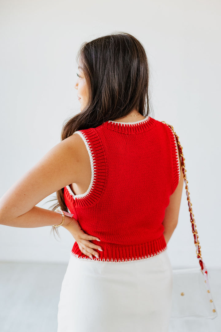 STITCH DETAIL SLEEVELESS SWEATER: RED