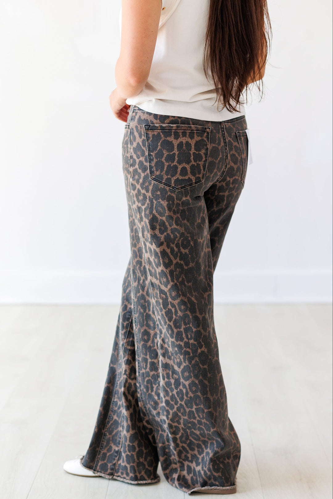 WIDE LEOPARD PRINT JEAN