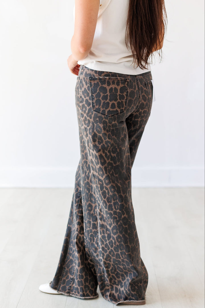WIDE LEOPARD PRINT JEAN