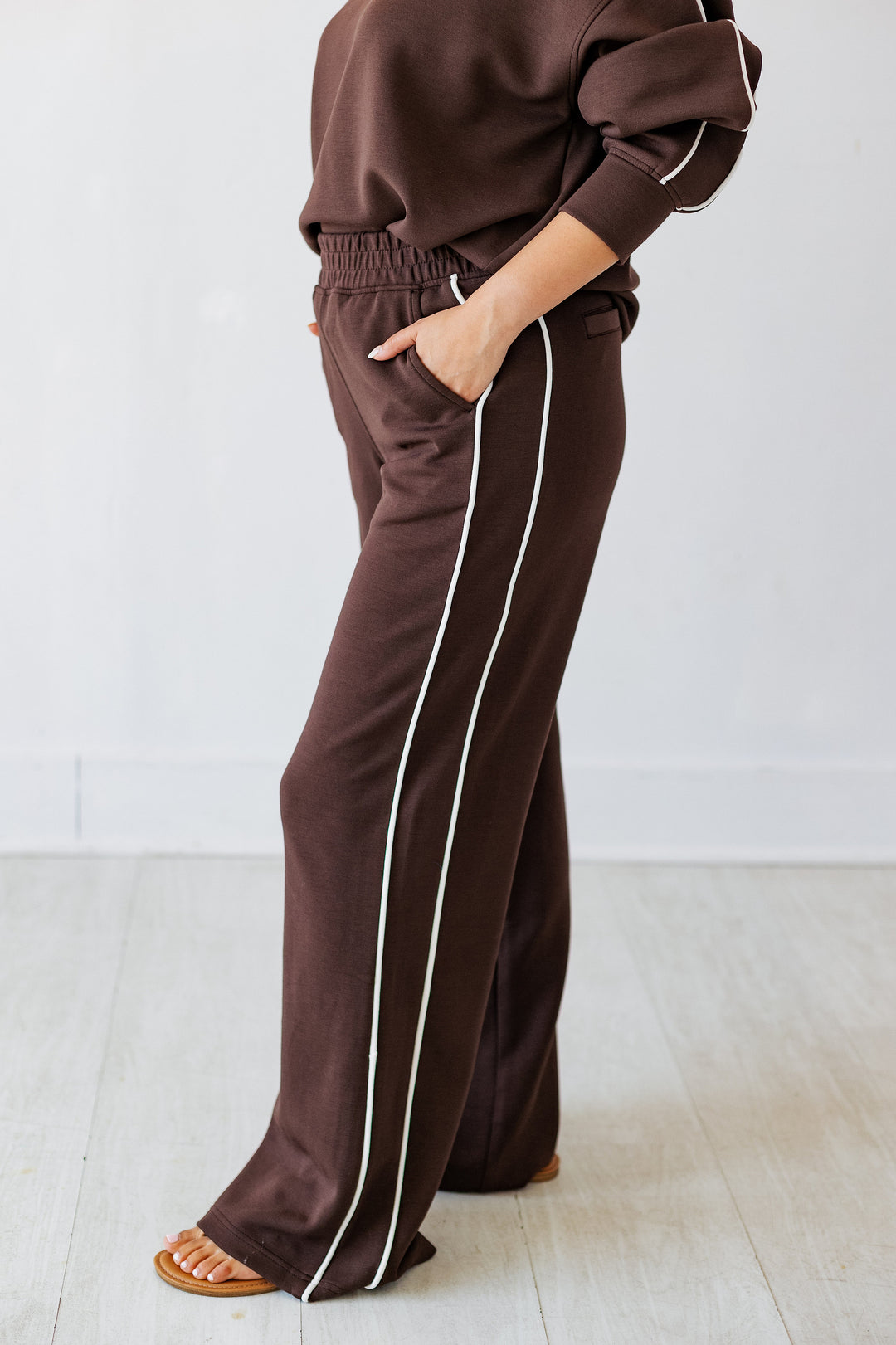 ESPRESSO PIPED STRAIGHT LEG LOUNGE PANT