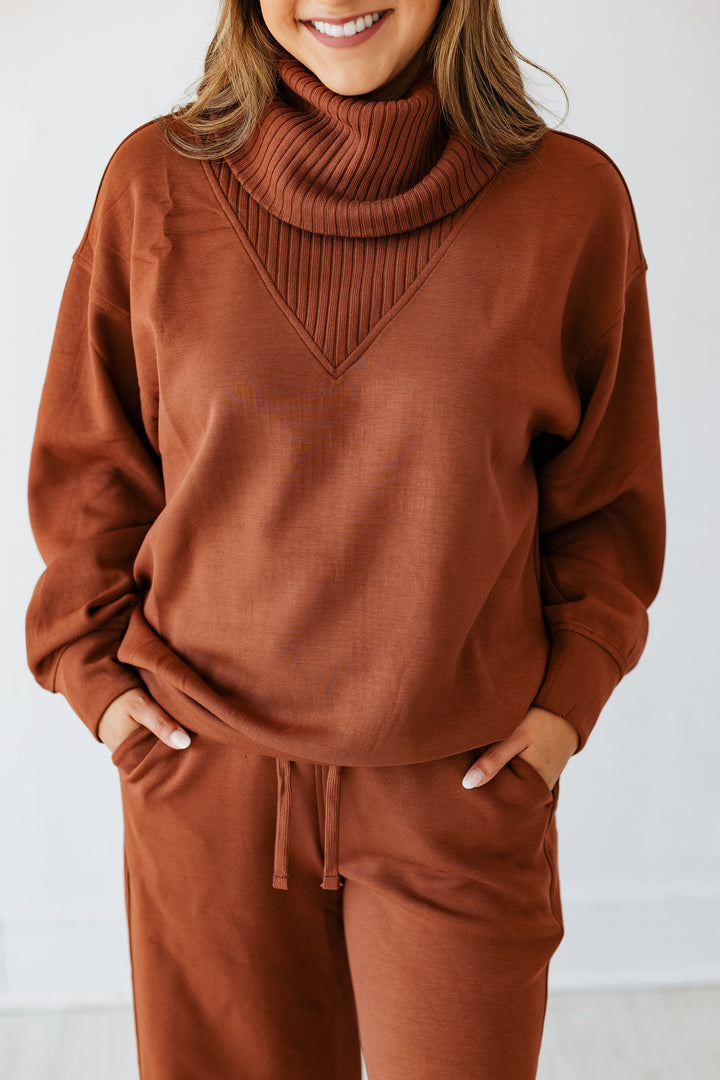 SCUBA LUXE TURTLENECK SWEATSHIRT- CHESTNUT