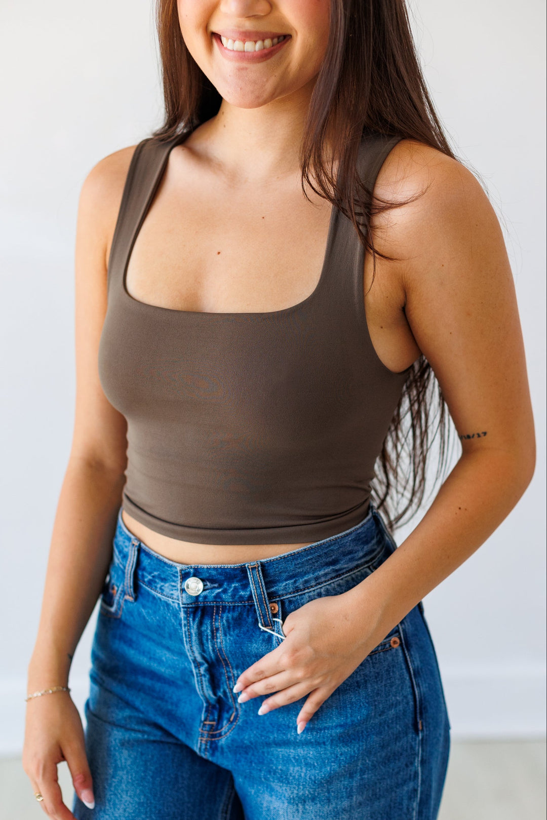 NIKIBIKI: SMOOTH SQUARE NECK TOP-EARTH OLIVE