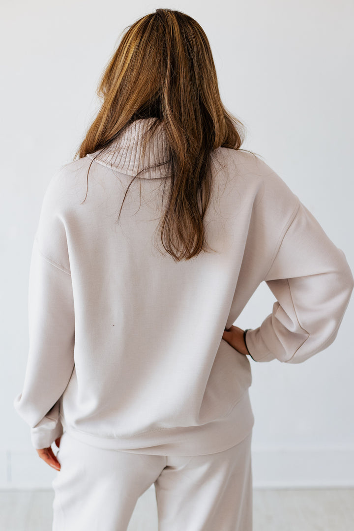 SCUBA LUXE TURTLENECK SWEATSHIRT- MOCHA CREAM
