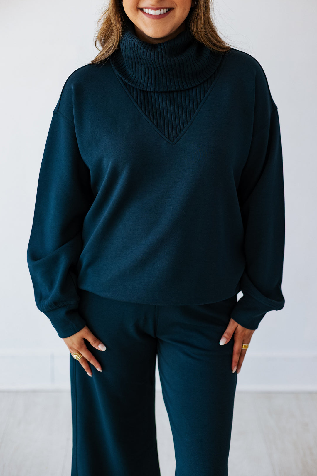 SCUBA LUXE TURTLENECK SWEATSHIRT- TEAL NAVY