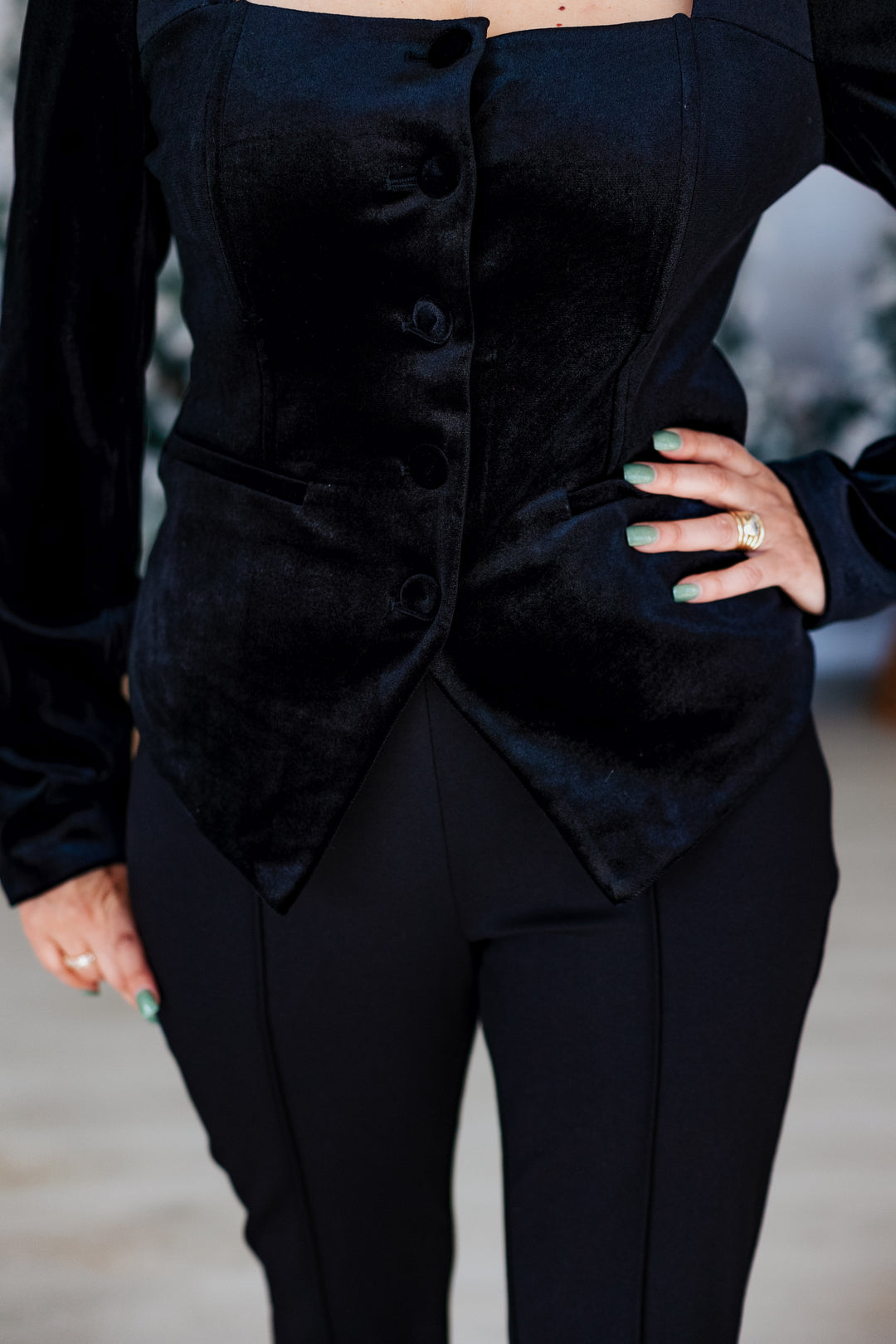 BLACK VELVET SQUARE NECK BUTTON UP TOP