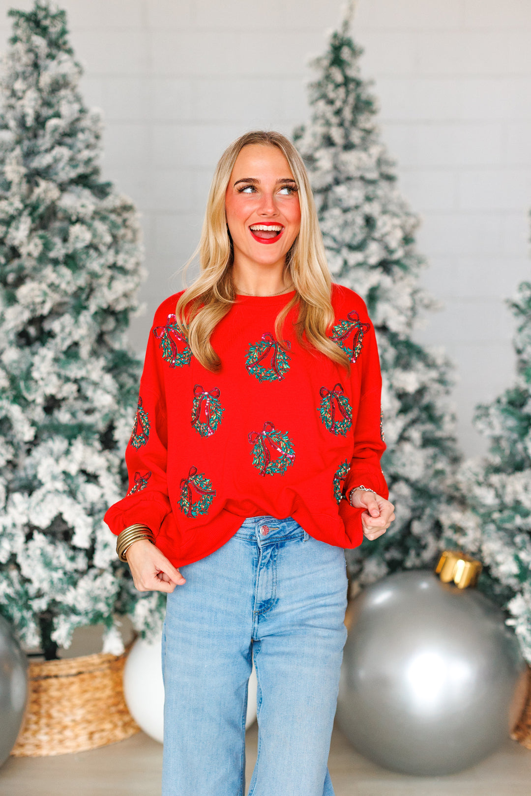 RED BOW &amp; BERRY WREATHS SWEATSHIRT