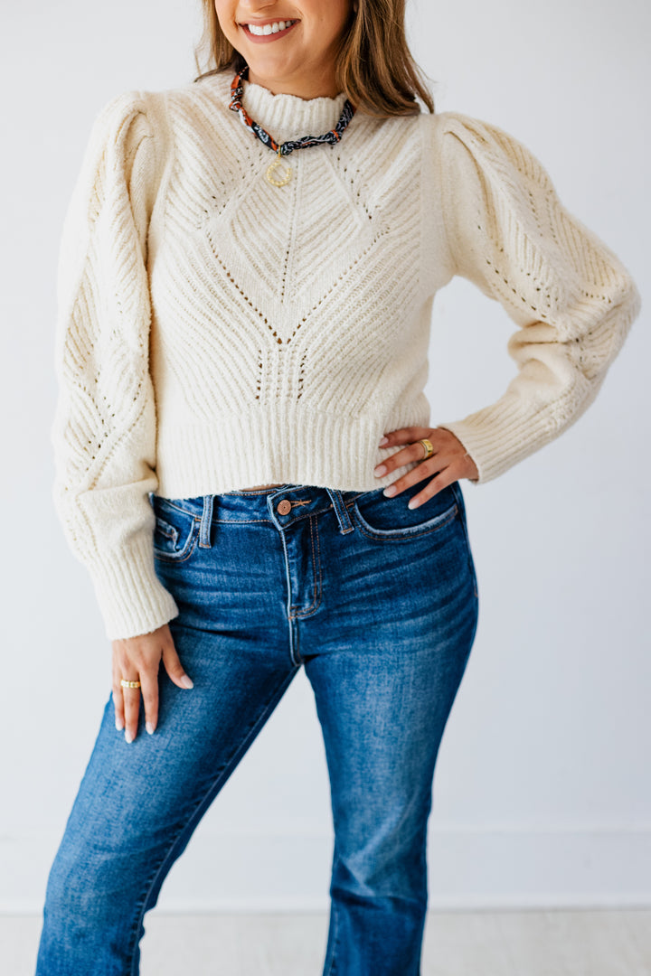 CREAM SCALLOP DETAIL SWEATER