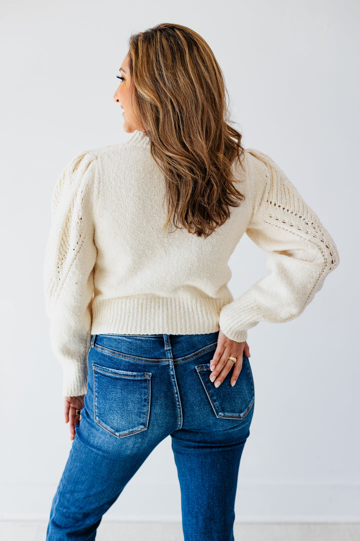 CREAM SCALLOP DETAIL SWEATER