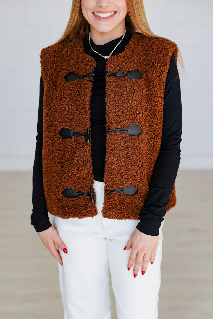 BROWN TOGGLE FRONT SHERPA VEST