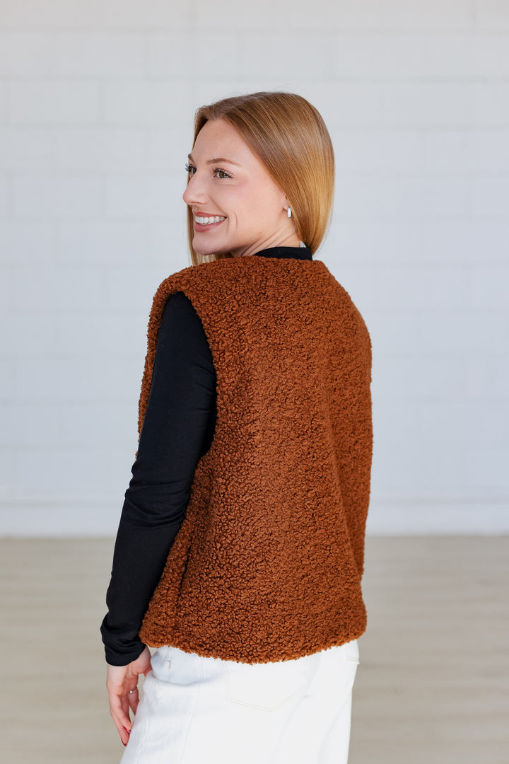BROWN TOGGLE FRONT SHERPA VEST