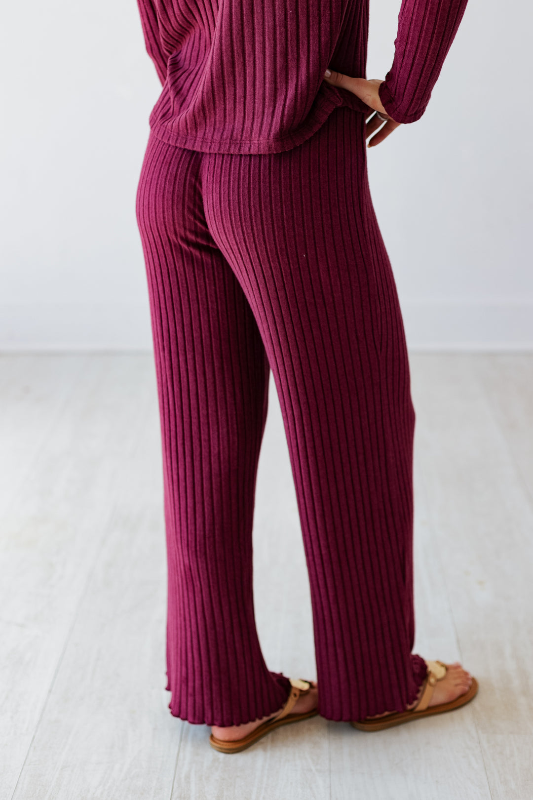 Z SUPPLY: DAWN SMOCKED RIB PANT- MERLOT