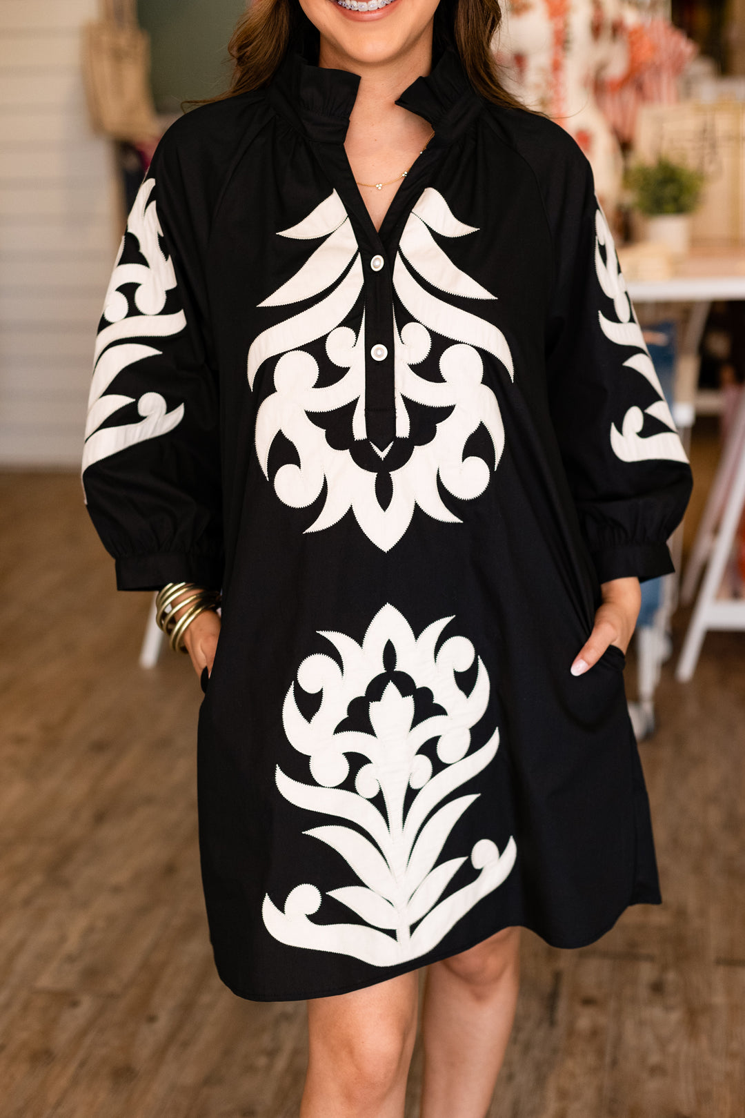 Black & CREAM APPLIQUE DRESS M