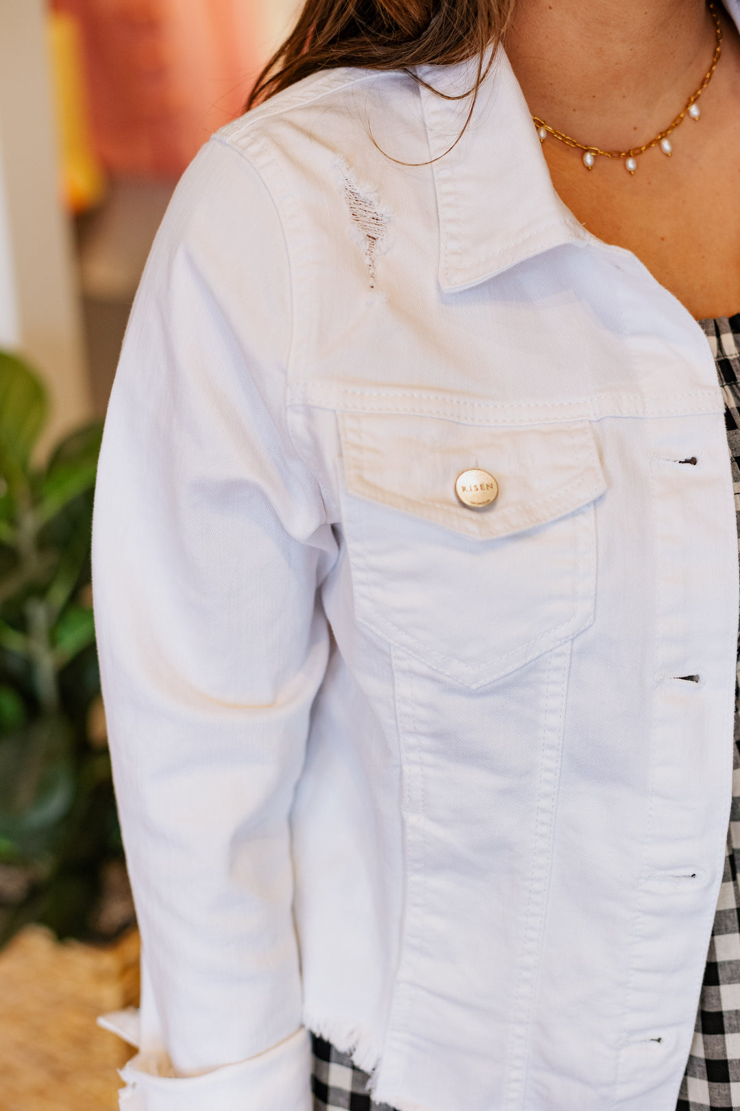 WHITE FRAY HEM DENIM JACKET