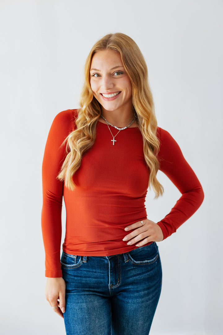 NIKIBIKI: CLEAN LINE LONGSLEEVE TOP- CHILI OIL