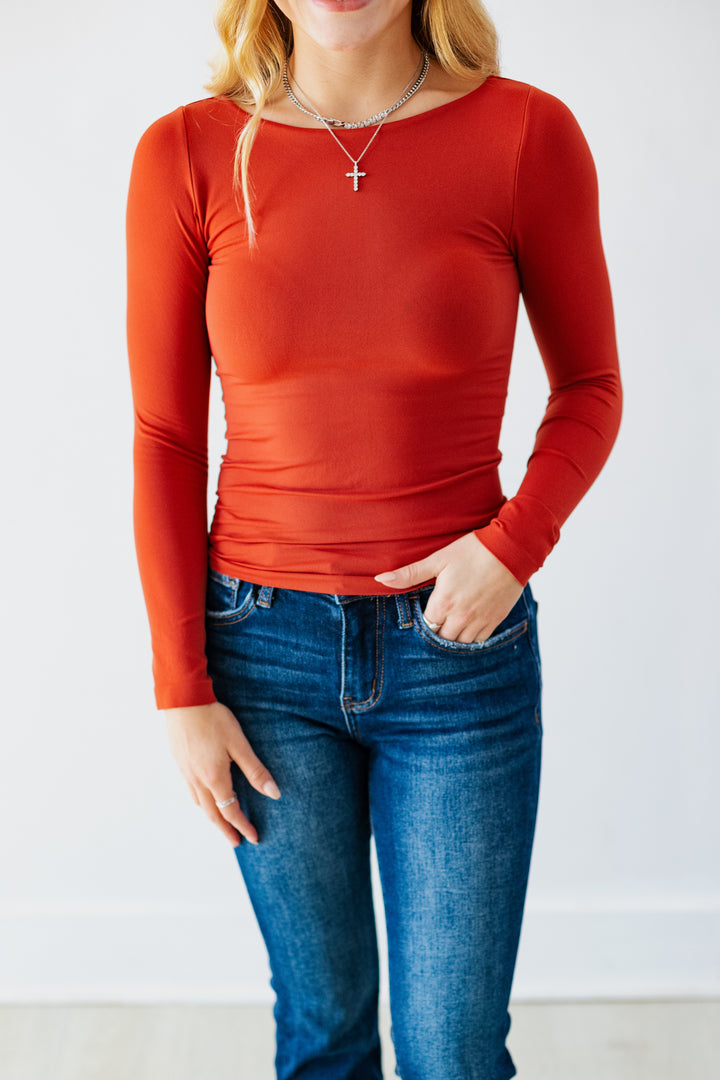 NIKIBIKI: CLEAN LINE LONGSLEEVE TOP- CHILI OIL