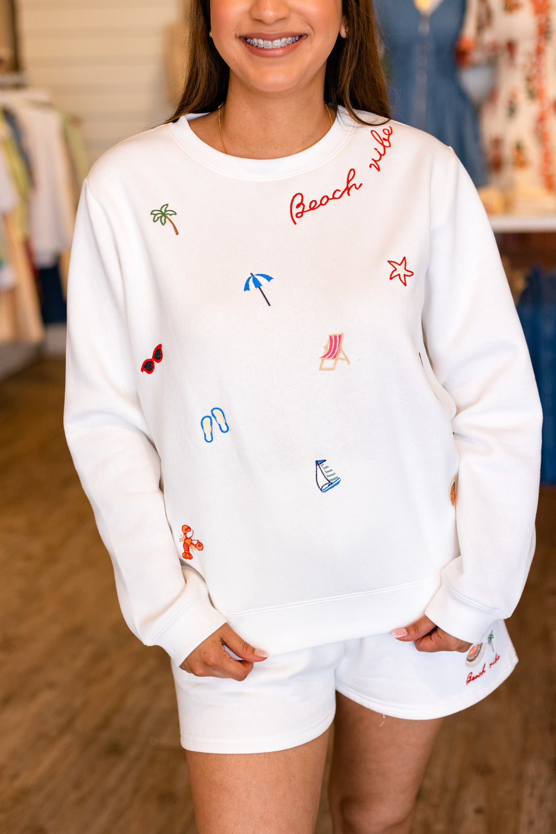 BEACHY VIBE EMBROIDERED FLEECE CREWNECK