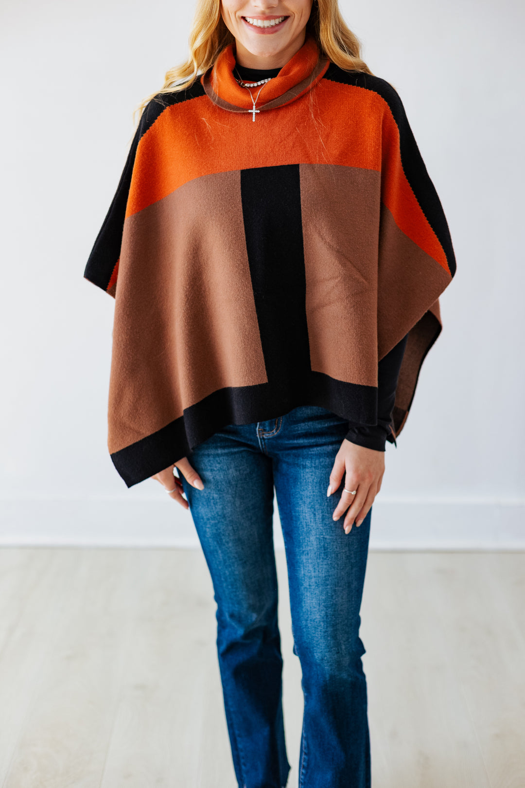 COLORBLOCK TURTLENECK KNIT PONCHO- BROWN