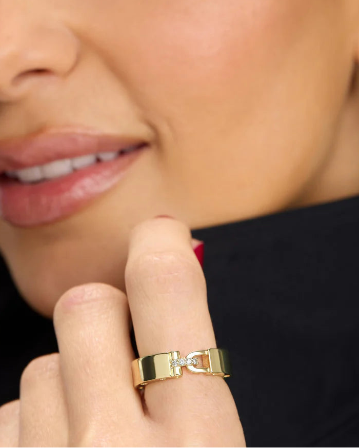 MELINDA MARIA: ASHLEY SMOOTH LOCK RING- GOLD