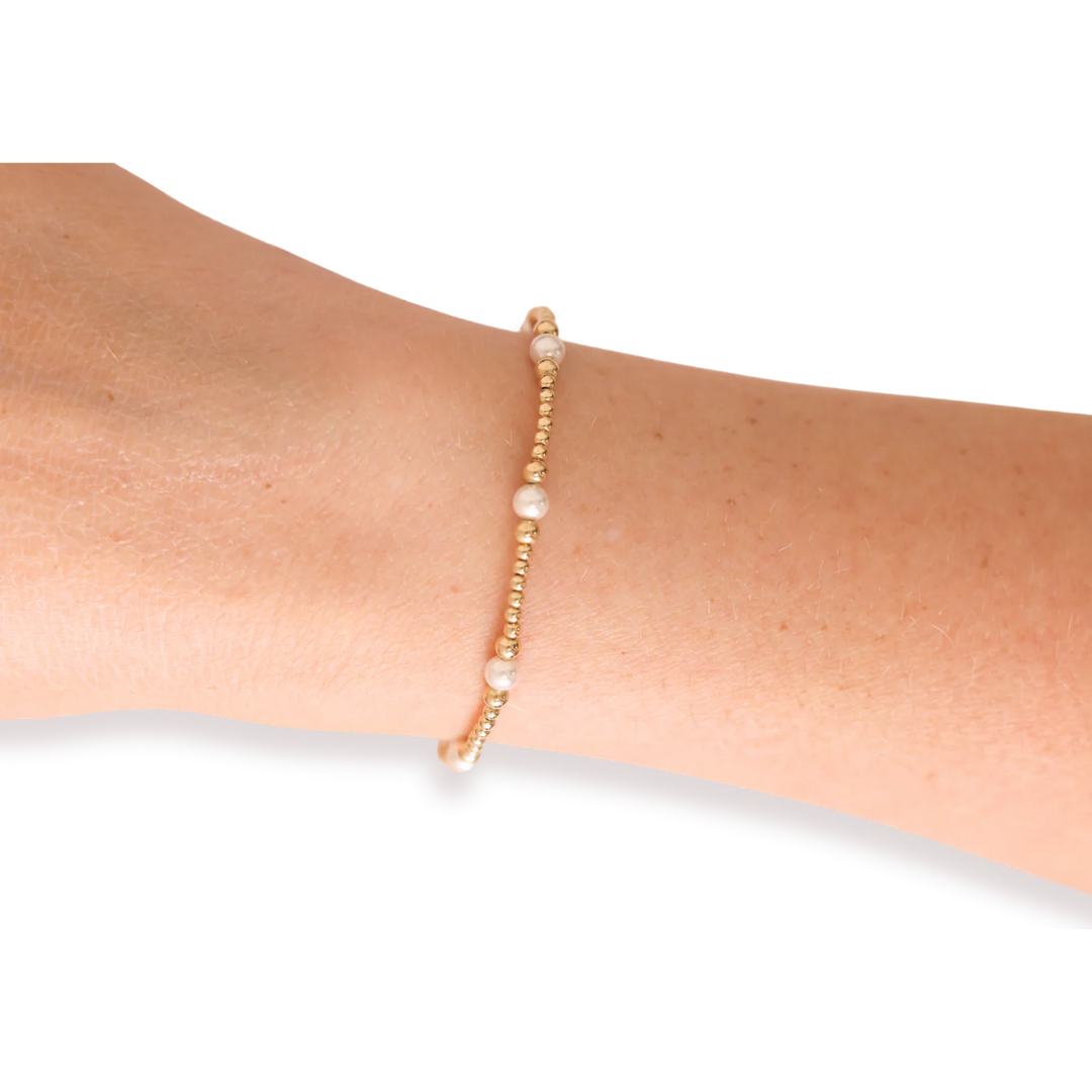 BEADED BLONDES: DAINTY SUTTON PEARL BRACELET
