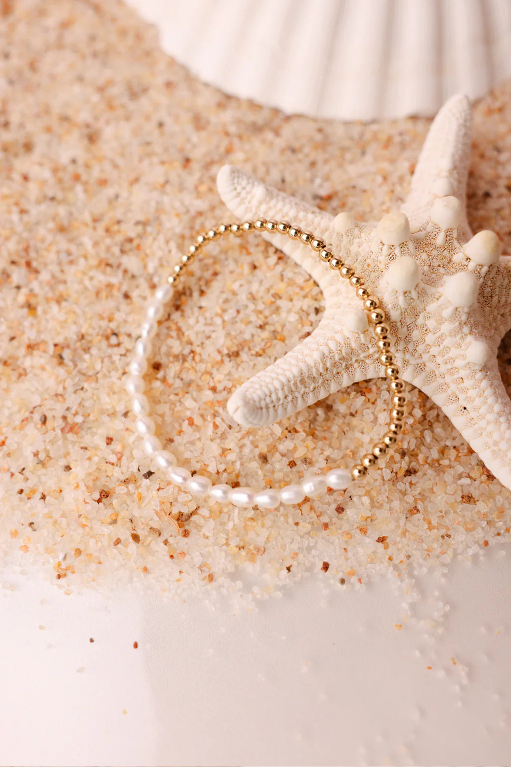 BEADED BLONDES: HANNAH PEARL BRACELET- GOLD