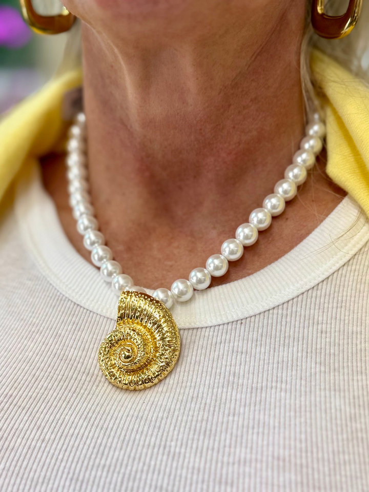 SHANDY SHELL PEARL NECKLACE- GOLD