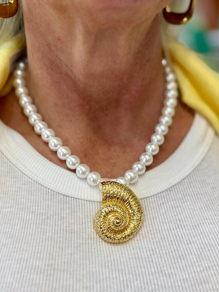 SHANDY SHELL PEARL NECKLACE- GOLD