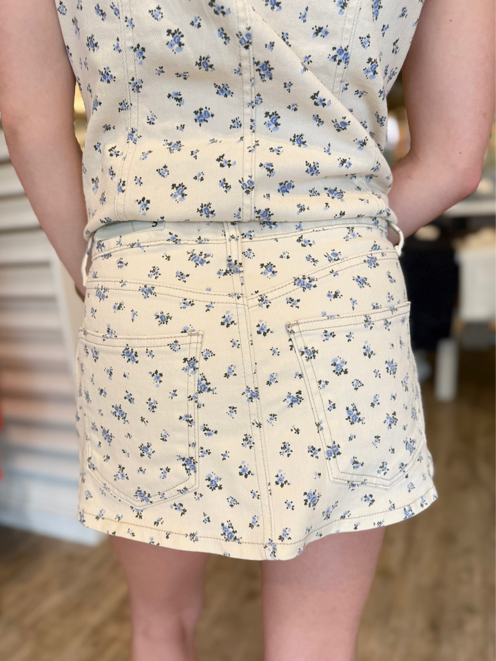 CREAM FLORAL DENIM SKORT