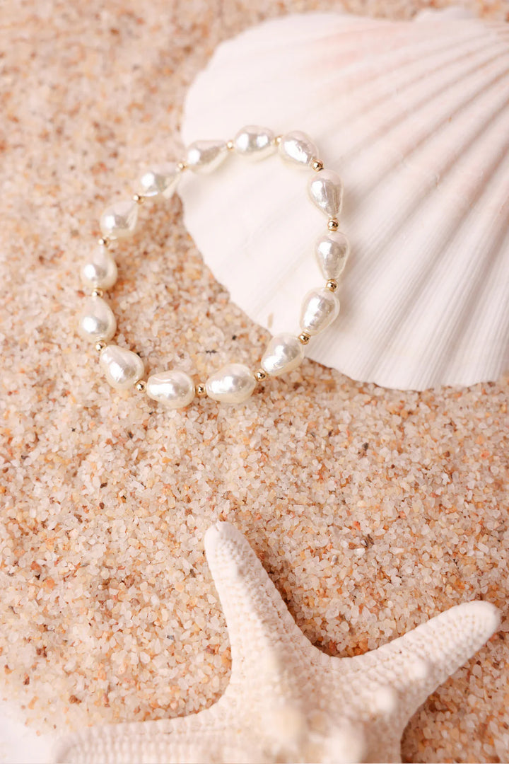 BEADED BLONDES: SAYLOR PEARL BRACELET- GOLD
