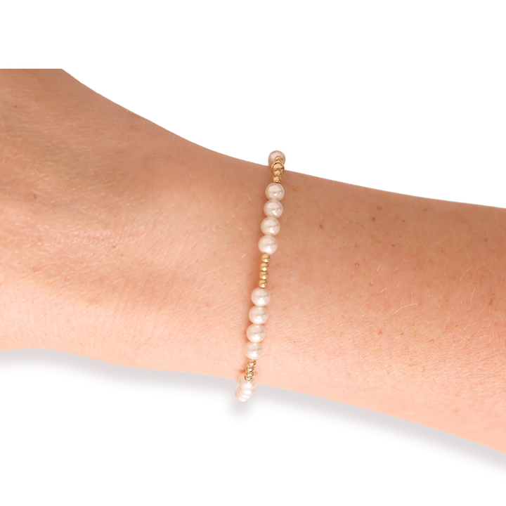 BEADED BLONDES: SCOTTIE PEARL BRACELET