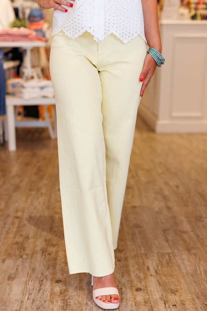 BANANA YELLOW FLARE CROP JEAN