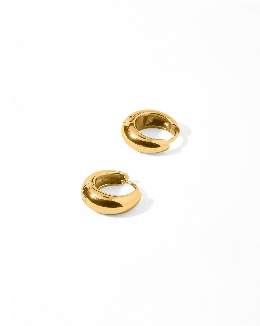 Huggie Earrings - Sunday Hoop Gold 10mm