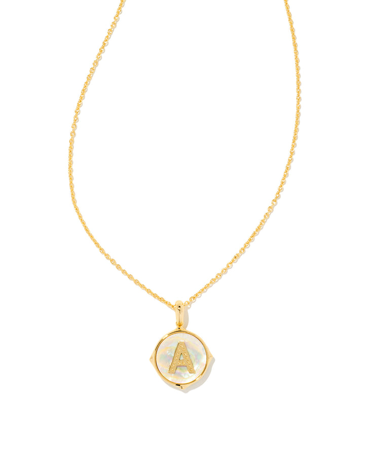KENDRA SCOTT: Letter Disc Pendant Necklace in Gold/Iridescent Abalone
